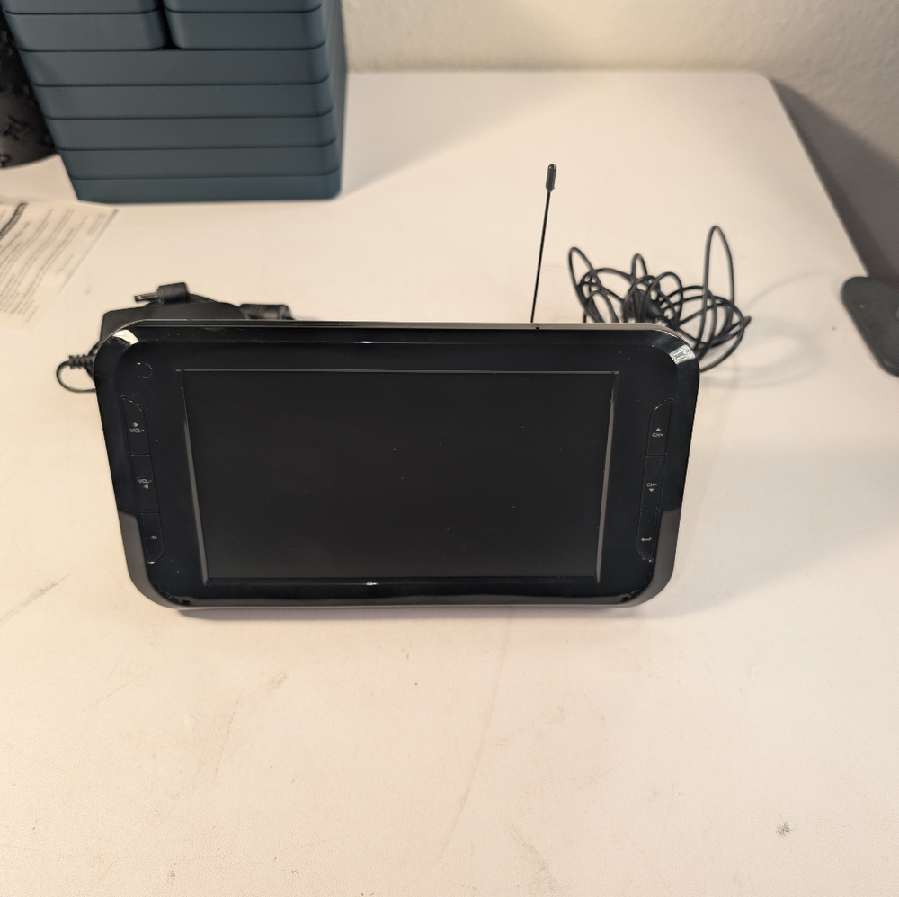 Axion 7" Widescreen Portable LCD Stereo TV Model AXN-8706- TESTED - Picture 3 of 3